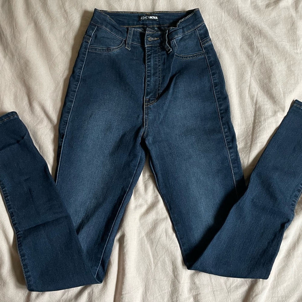 Fashion nova jeans size 3 which is 26-27 in waist